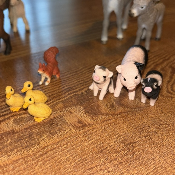 Large lot of Schleich Farm Animal Figures - Picture 2 of 7